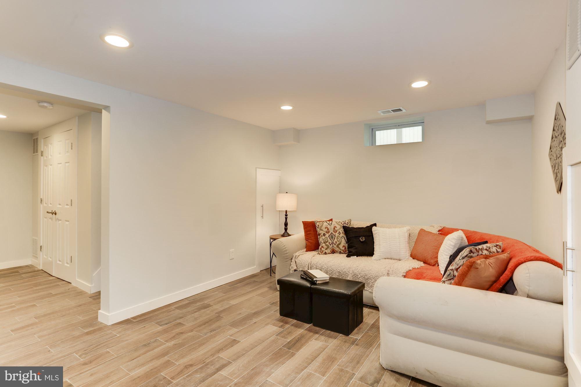 4303 Ivy Glen Road Silver Spring, MD 20906 - Photo 21 of 30 a living room with furniture and a wooden floor
