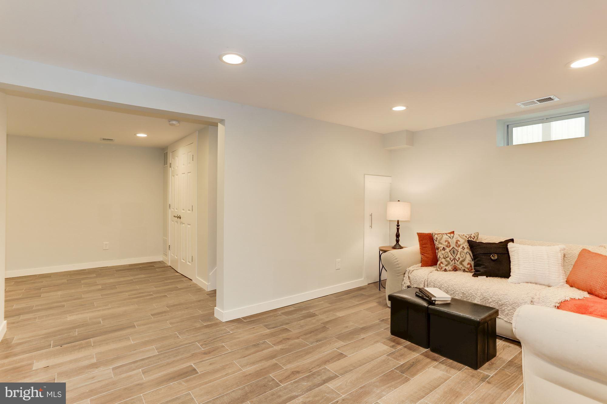 4303 Ivy Glen Road Silver Spring, MD 20906 - Photo 22 of 30 a living room with furniture and a wooden floor