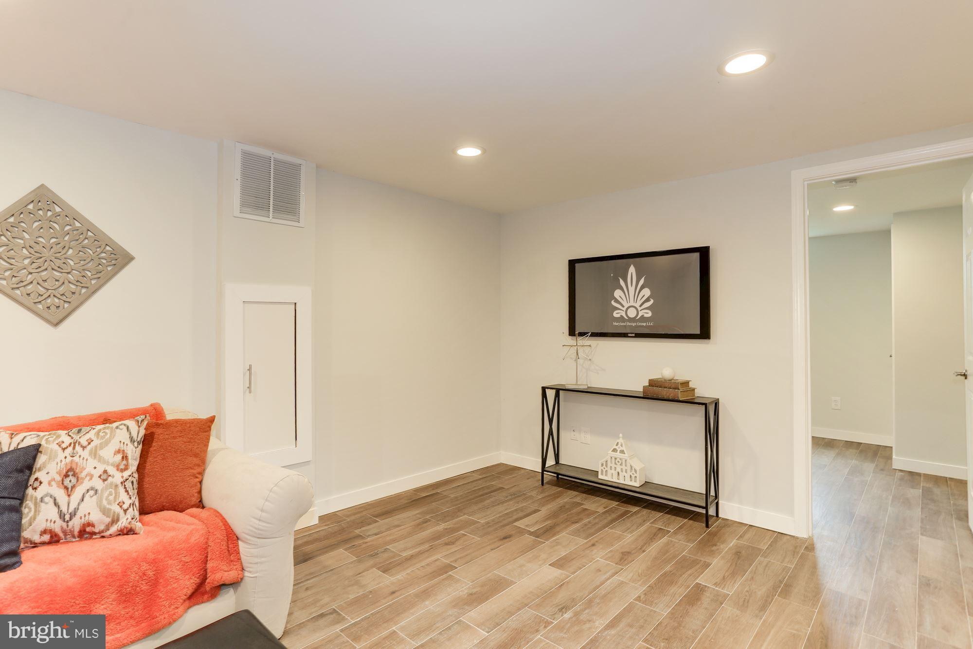 4303 Ivy Glen Road Silver Spring, MD 20906 - Photo 23 of 30 a view of a livingroom with furniture and wooden floor