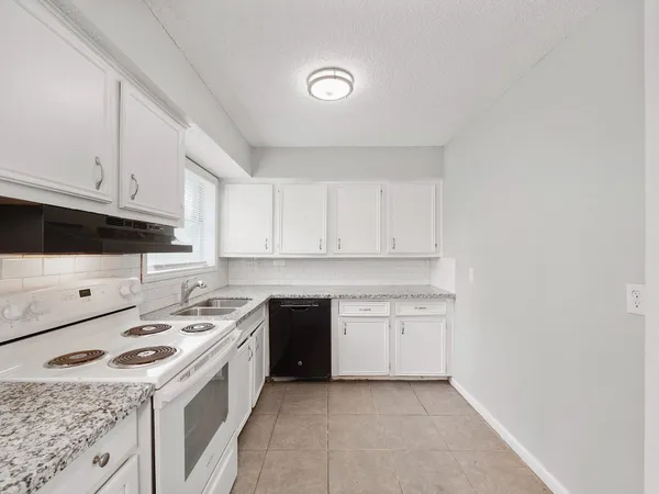 $1,600 | 3006 14th Avenue North, Texas City, TX 77590