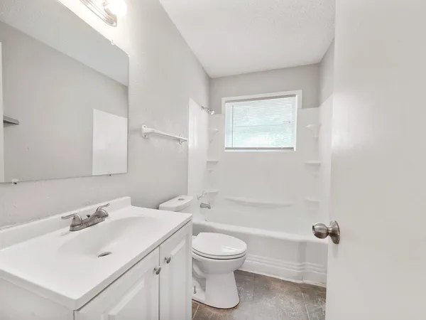 $1,600 | 3006 14th Avenue North, Texas City, TX 77590