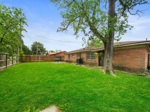 $1,600 | 3006 14th Avenue North, Texas City, TX 77590