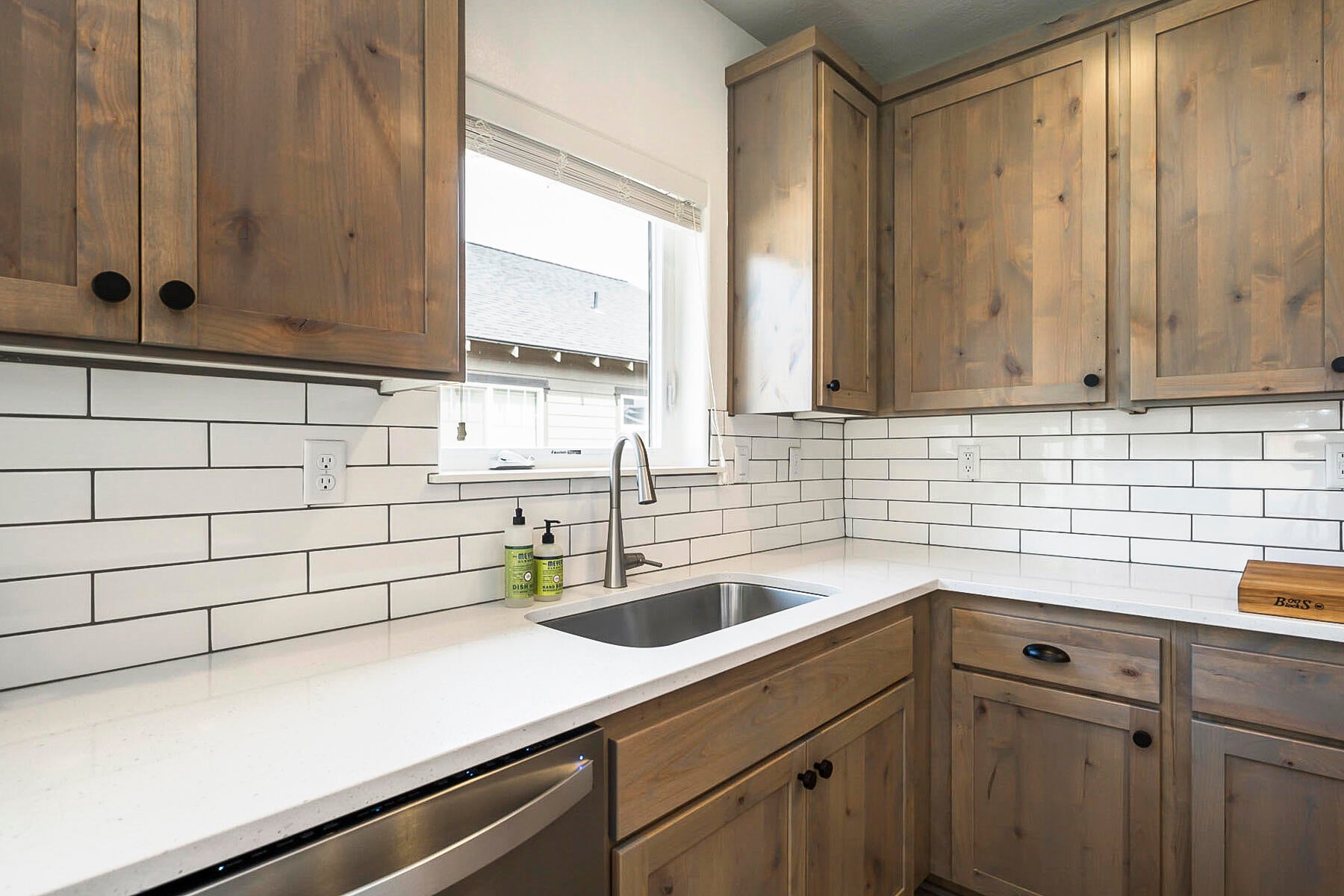 723 Northwest Rimrock Drive Redmond, OR 97756 - Photo 14 of 35 Kitchen