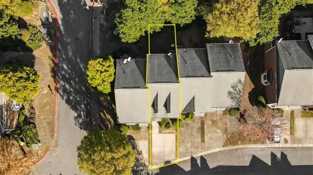 $277,500 | 2064 Del Lago Circle, Unit 10, Kennesaw, GA 30152