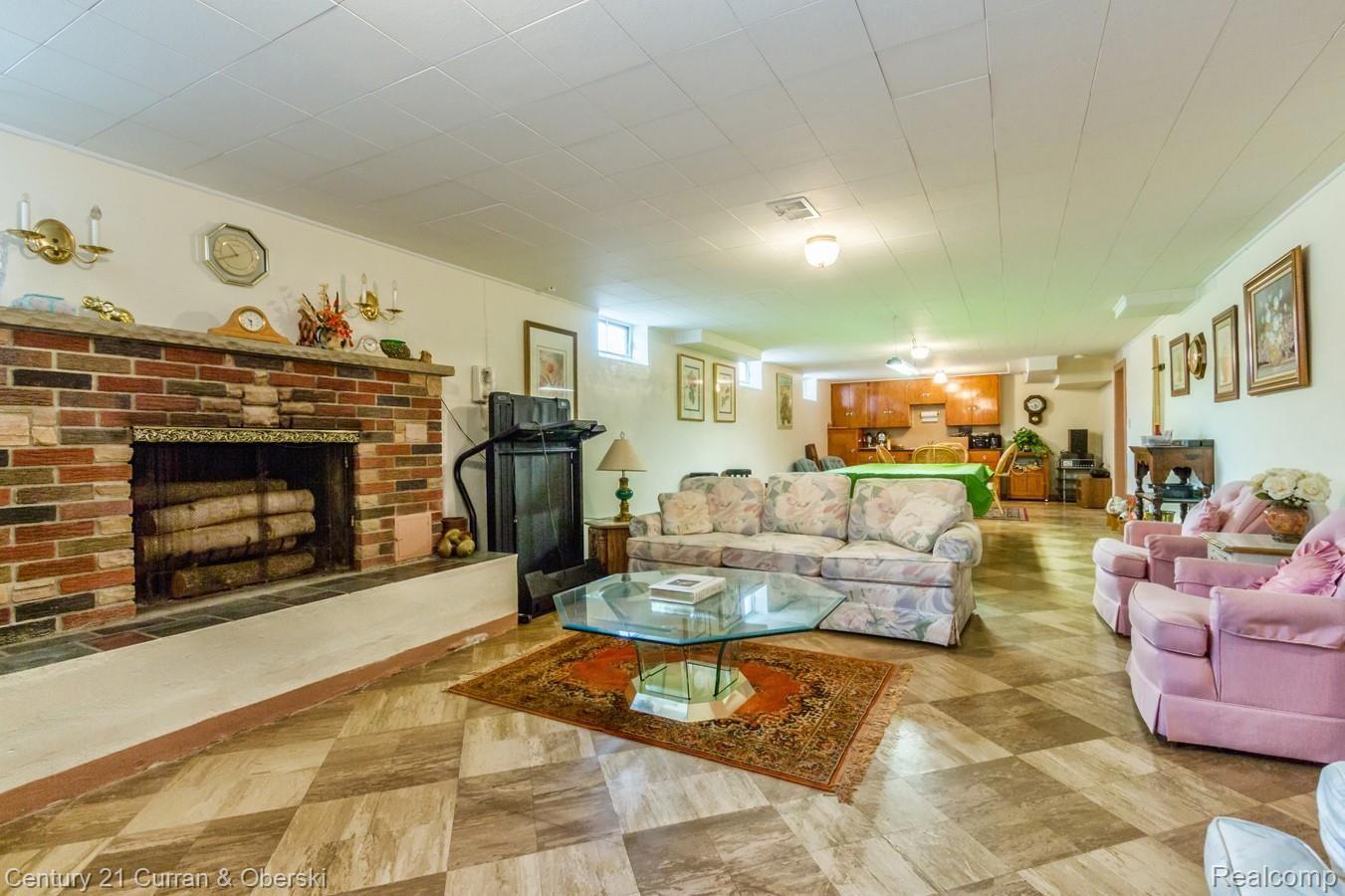 9438 Allen Road Allen Park, MI 48101 - Photo 18 of 28 18.jpg