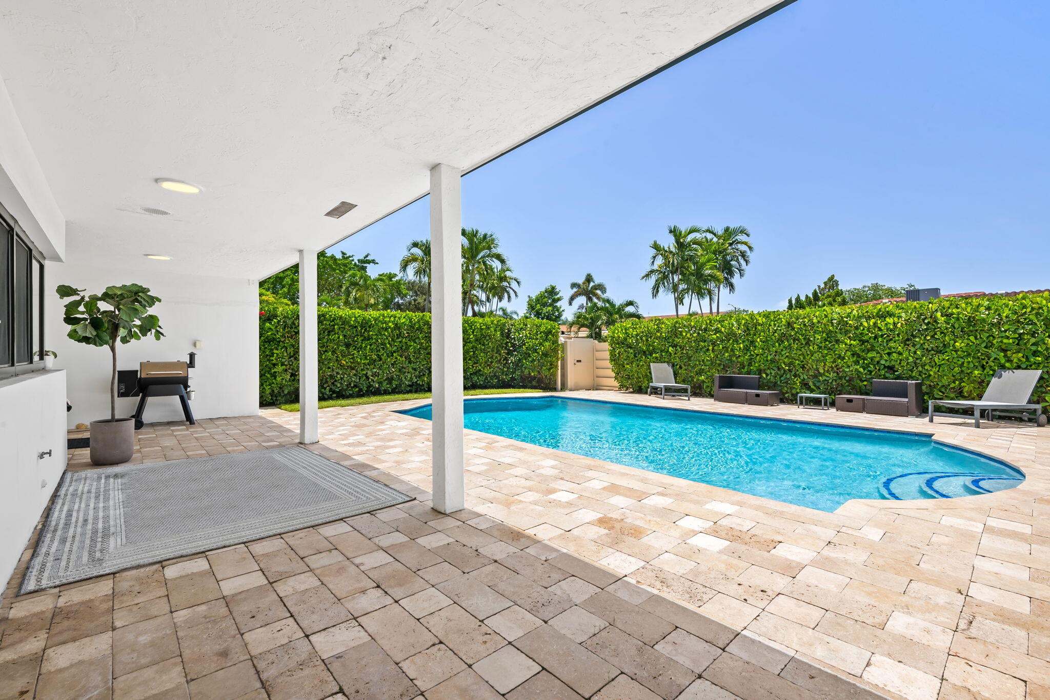 5122 Cleveland Street Hollywood, FL 33021 - Photo 3 of 28 1-web-or-mls-DSC_3820