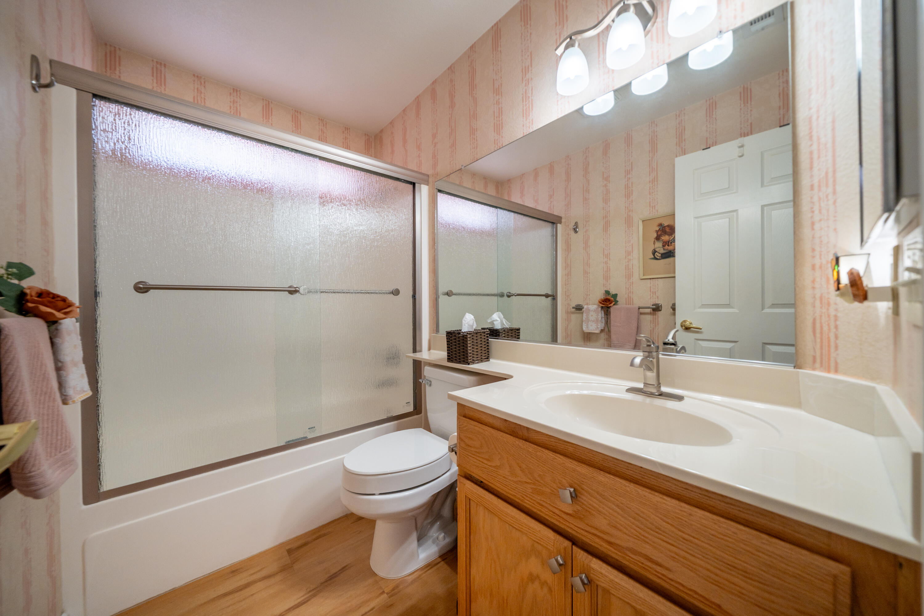 302 Mammoth Path Redding, CA 96003 - Photo 22 of 43 302 Mammoth Path-32