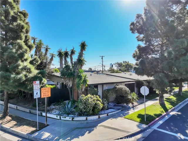 $1,995,000 | 425 Ford Costa Mesa Ca, Costa Mesa, CA 92627