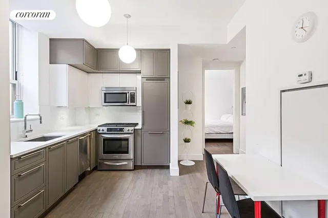 $799,000 | 416 West 52nd Street, Unit 611 | Hell's Kitchen