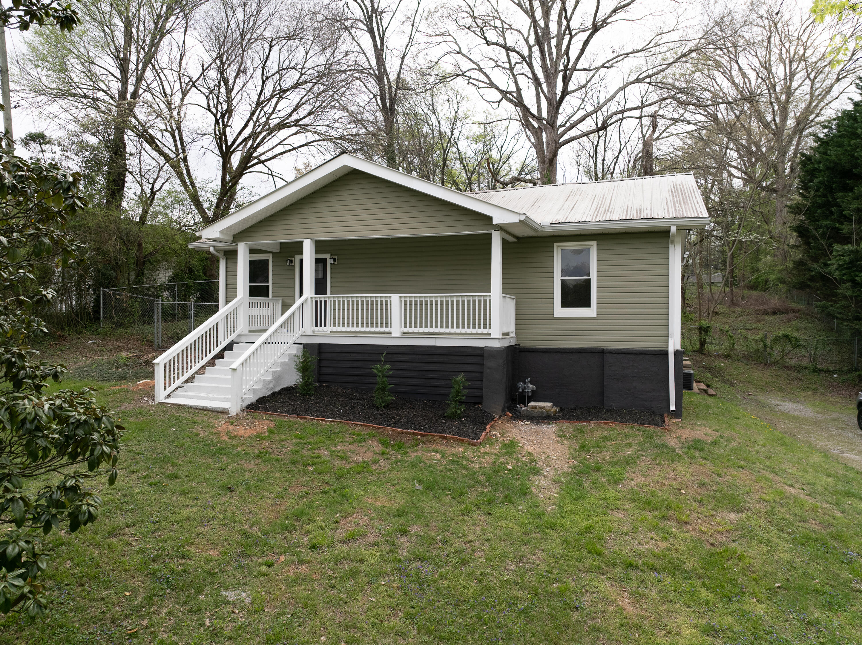 116 Signal View Street Chattanooga, TN 37415 - Photo 5 of 23 DJI_20250402152825_0041_D