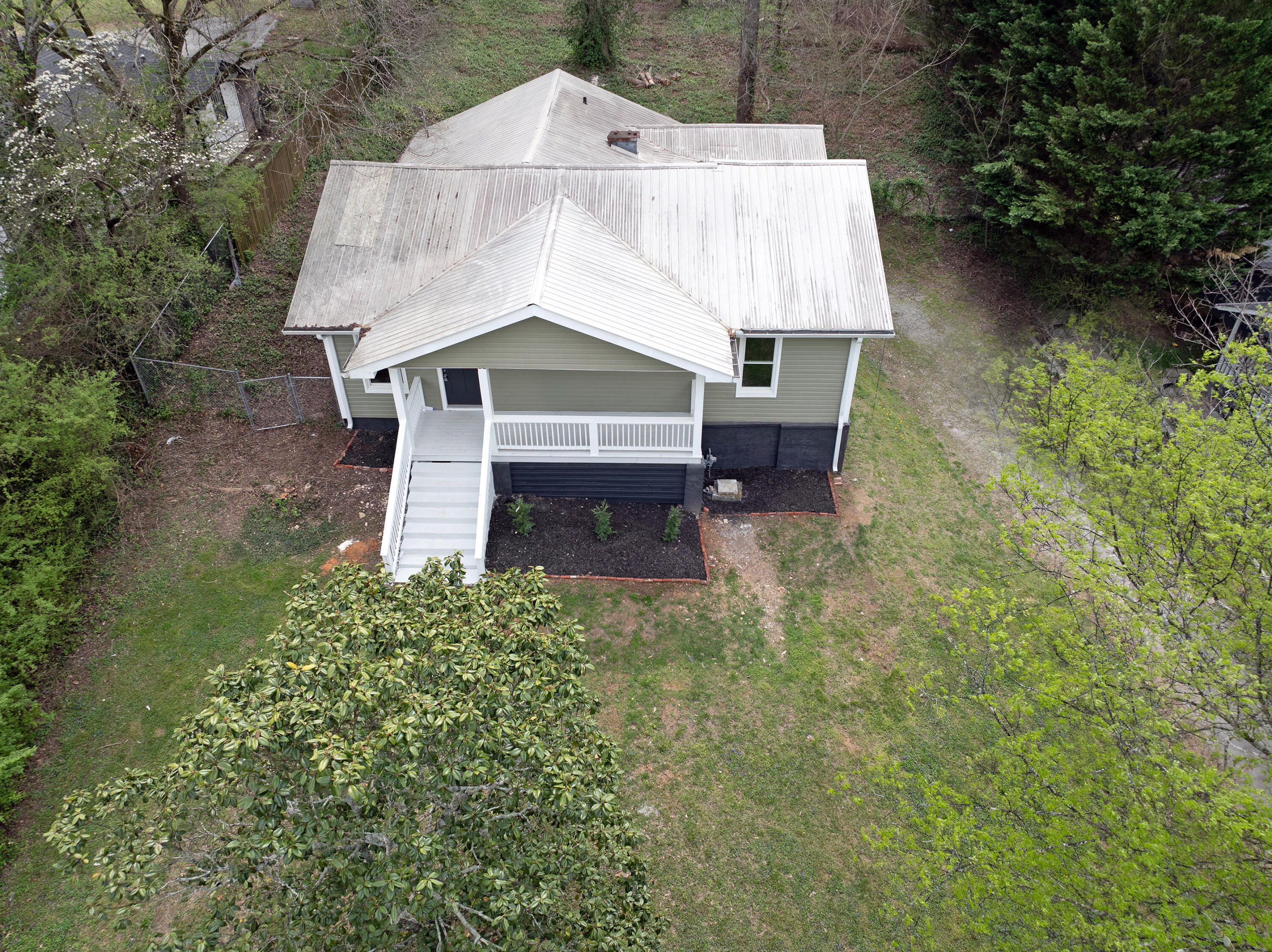 116 Signal View Street Chattanooga, TN 37415 - Photo 6 of 23 DJI_20250402153034_0043_D