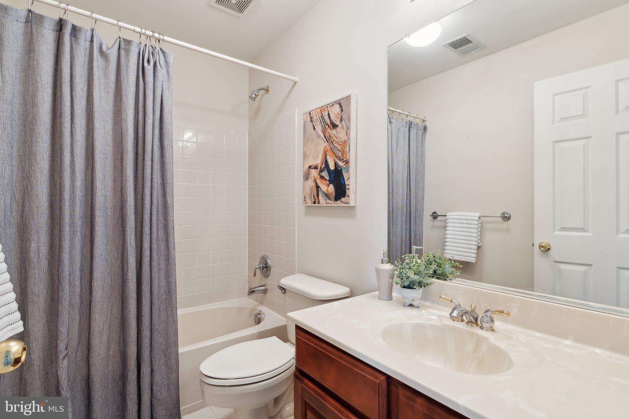 82 Two Rivers Drive Edgewater, MD 21037 - Photo 28 of 46 Upstairs shared hall bathroom