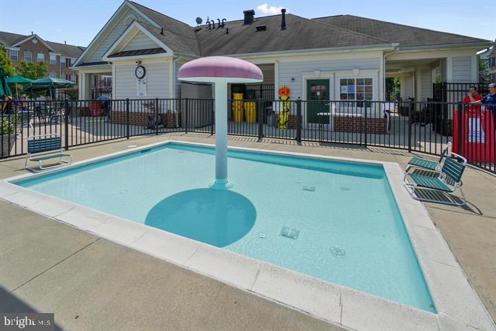 82 Two Rivers Drive Edgewater, MD 21037 - Photo 35 of 46 Refreshing place to cool off for everyone