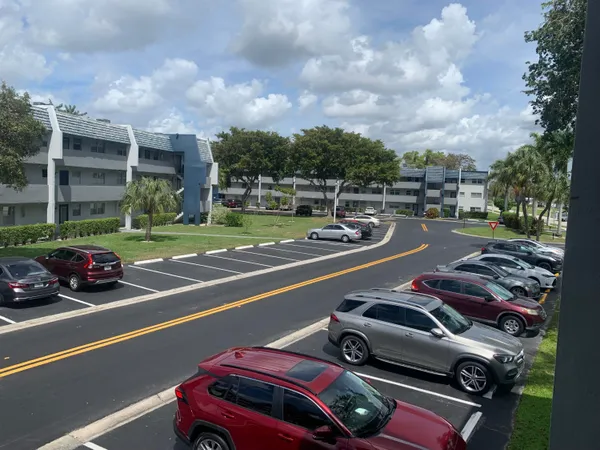 $1,800 | 7887 Golf Cir Drive, Unit 212, Margate, FL 33063