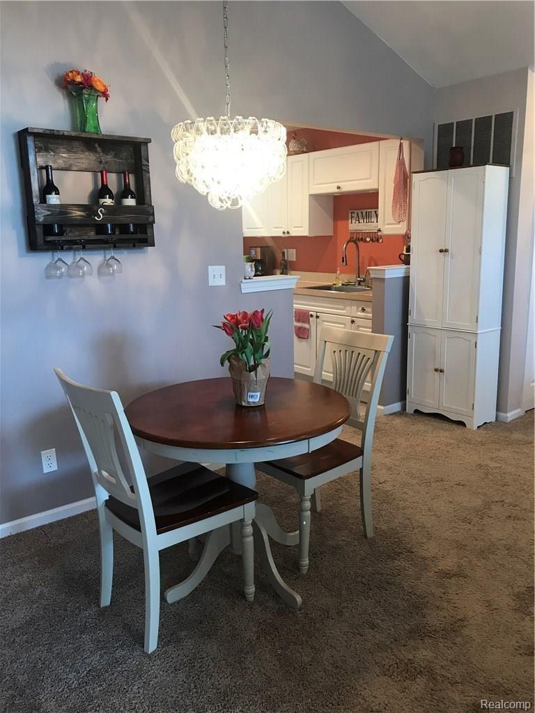 3389 Tremonte Circle Rochester, MI 48306 - Photo 8 of 14 30D29190-41B7-4614-BD25-4A5A7F039202.jpeg