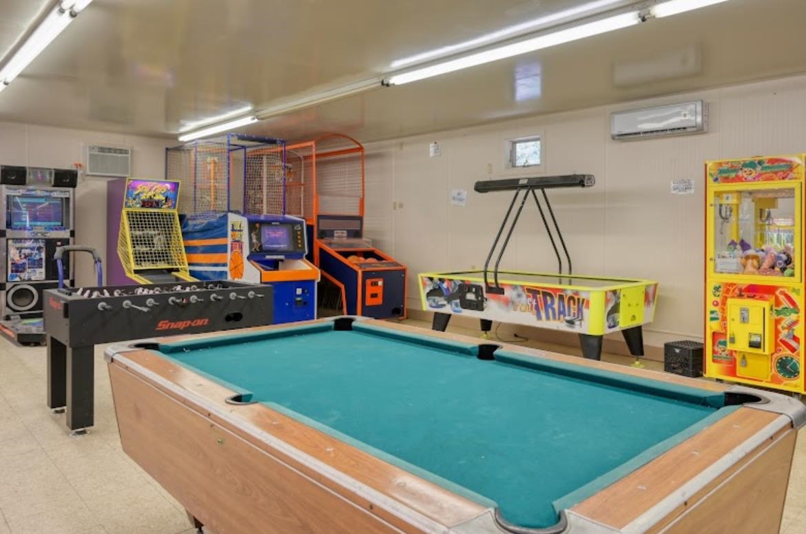 709 Highway 9 Cape May, NJ 08204 - Photo 14 of 16 a room with musical instruments