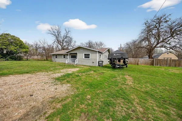 $194,900 | 130 Center Street, Nevada, TX 75173
