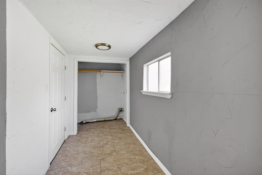 130 Center Street Nevada, TX 75173 - Photo 30 of 32 a view of hallway with window