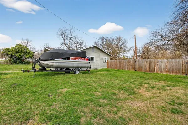 $194,900 | 130 Center Street, Nevada, TX 75173