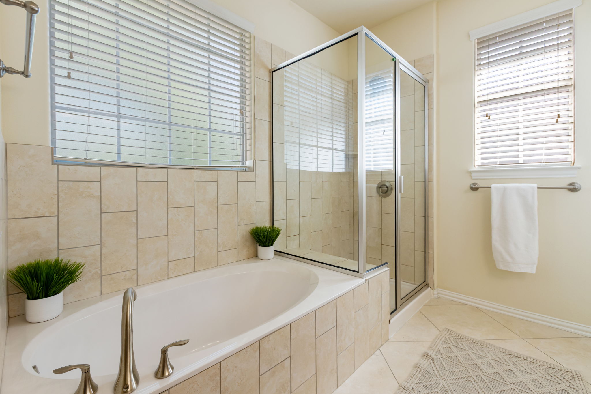 6715 Windrift Way, Unit 20 Austin, TX 78745 - Photo 28 of 38 Primary Bath