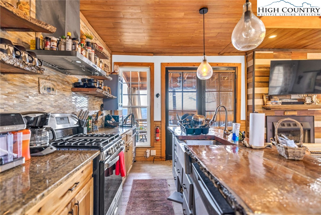 871 Lower Nettle Knob Road West Jefferson, NC 28694 - Photo 15 of 47