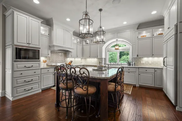 $1,999,500 | 596 Hillcrest Lane, Brooklyn, WI 53521