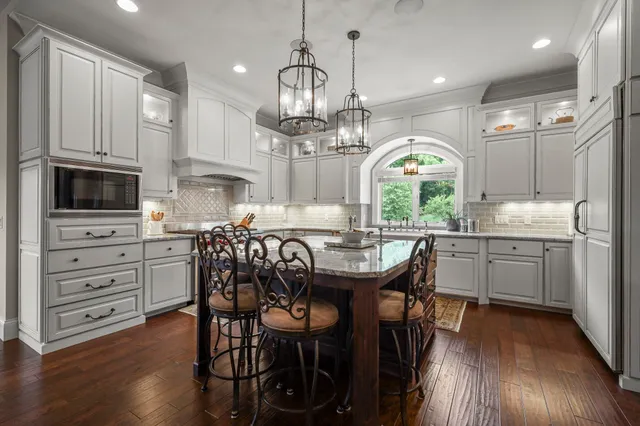 $1,999,500 | 596 Hillcrest Lane, Brooklyn, WI 53521