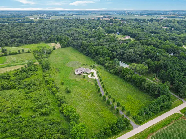$1,999,500 | 596 Hillcrest Lane, Brooklyn, WI 53521