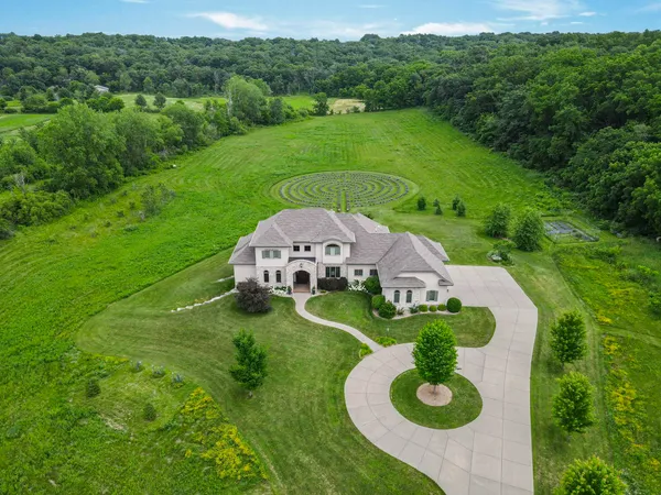 $1,999,500 | 596 Hillcrest Lane, Brooklyn, WI 53521