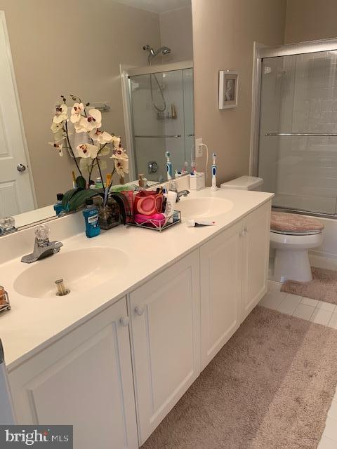 8435 Bells Ridge Terrace Potomac, MD 20854 - Photo 12 of 24 Bedroom Level Hall Bath