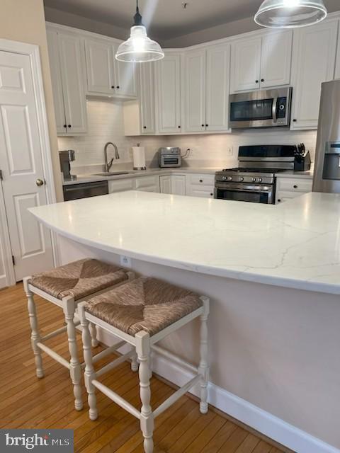 8435 Bells Ridge Terrace Potomac, MD 20854 - Photo 2 of 24 Quartz Countertops