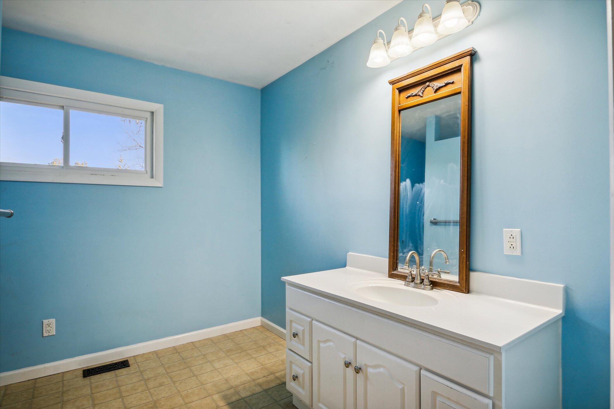 1906 Heiss Road Monroe, MI 48162 - Photo 18 of 32 18-1906-Heiss-Rd-Monroe-MI-48162-WindowS