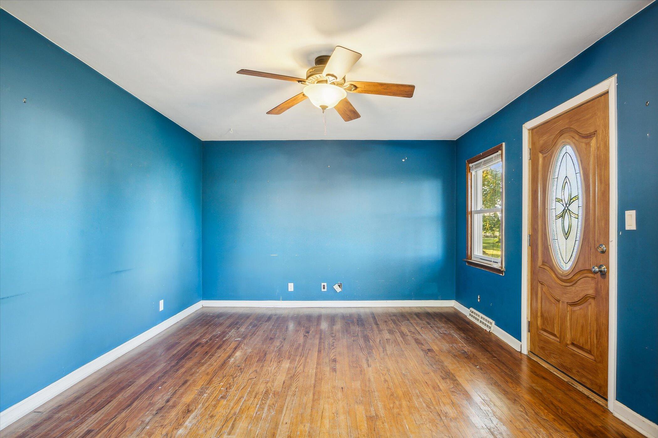 1906 Heiss Road Monroe, MI 48162 - Photo 8 of 32 08-1906-Heiss-Rd-Monroe-MI-48162-WindowS