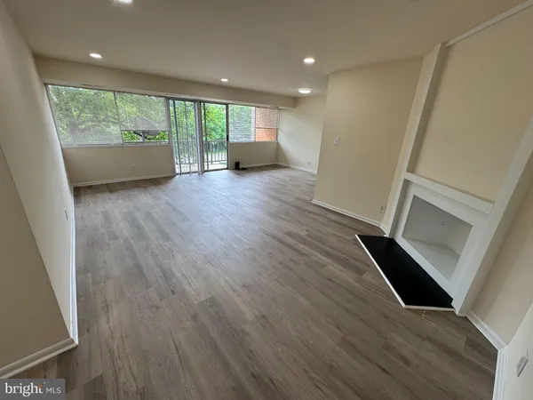 $1,800 | 5801 Quantrell Avenue, Unit L9, Alexandria, VA 22312