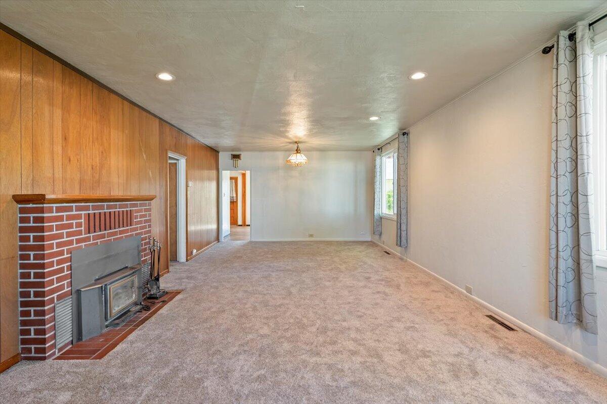 545 Main Street Weed, CA 96094 - Photo 5 of 20 06-545 Main St 6