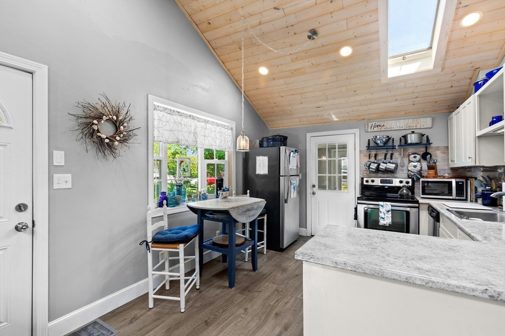 9 Shore Garden Road Hull, MA 02045 - Photo 14 of 39