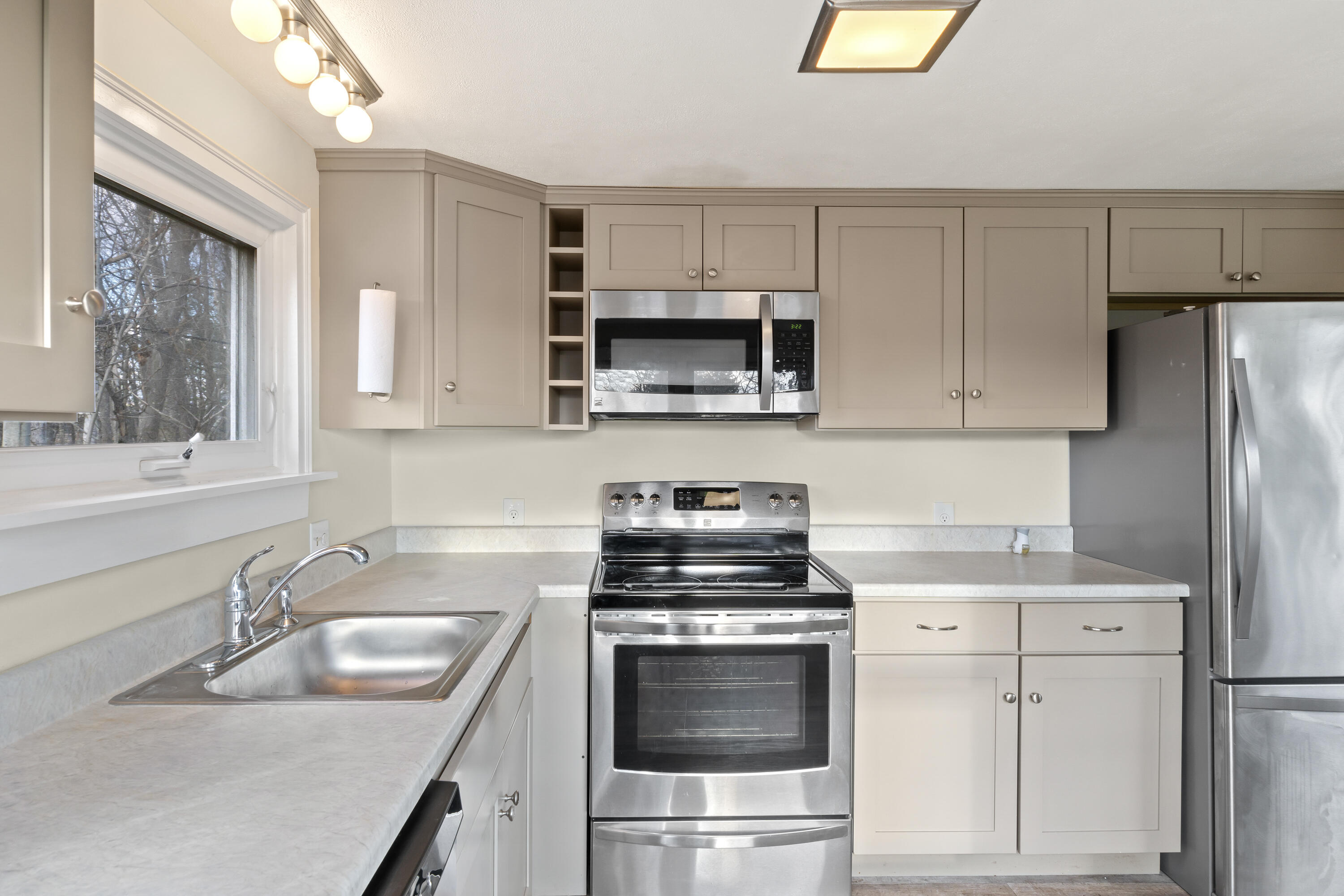 22 Pier Road, Unit A Kennebunkport, ME 04046 - Photo 2 of 9 22 Pier Road-A-Kitchen