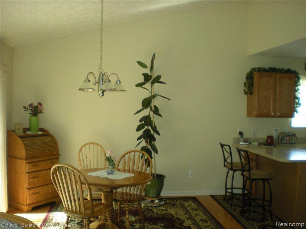 878 Spirea, Unit 112 Howell, MI 48843 - Photo 6 of 12 DINING AREA