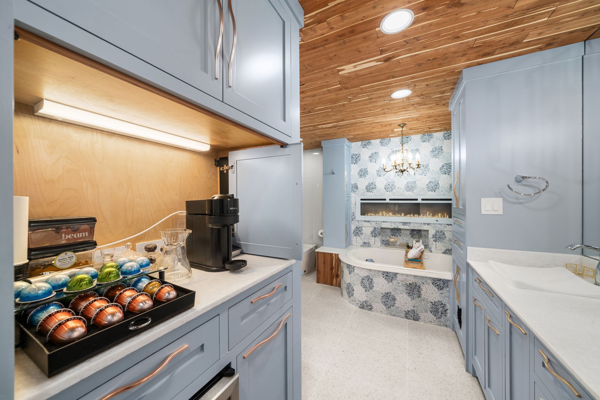 1011 Barkdull Street Houston, TX 77006 - Photo 14 of 40 No detail was spared. From the cedar wood ceiling and heated floor to the jetted tub and smart toilet, this owners retreat is like nothing you have ever seen.