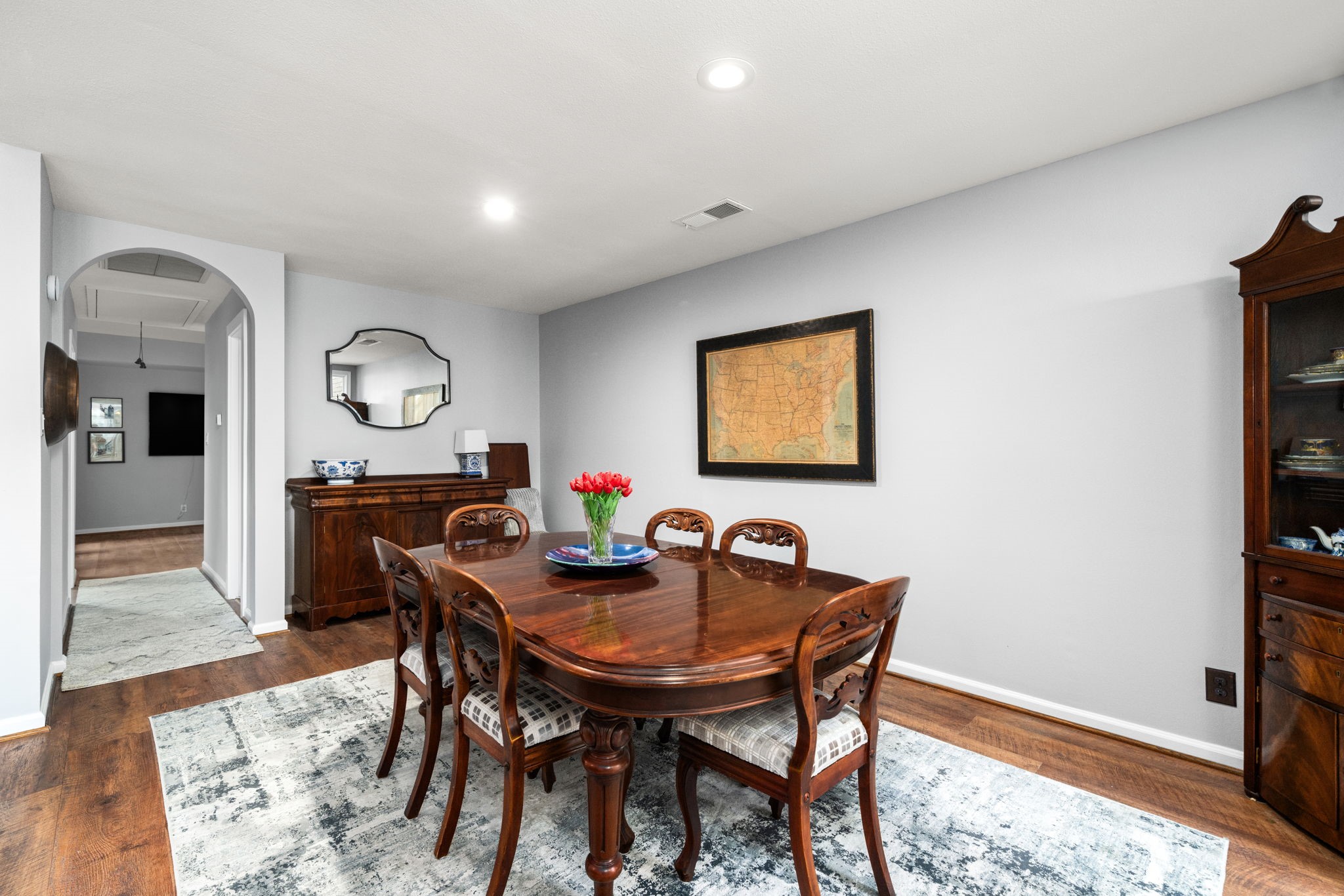 1011 Barkdull Street Houston, TX 77006 - Photo 19 of 40 Dining room is large enough for all your furniture with room to entertain.