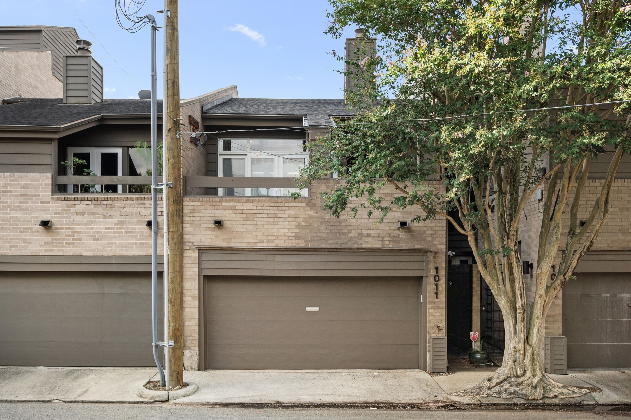 1011 Barkdull Street Houston, TX 77006 - Photo 2 of 40 This unassuming facade contains an exquisite retreat away from the city.