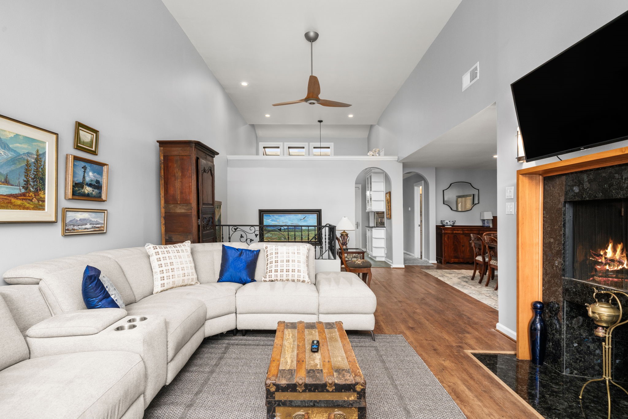 1011 Barkdull Street Houston, TX 77006 - Photo 39 of 40 Open light and bright floorplan is perfect for family and entertaining. No one misses out on any of the conversation.