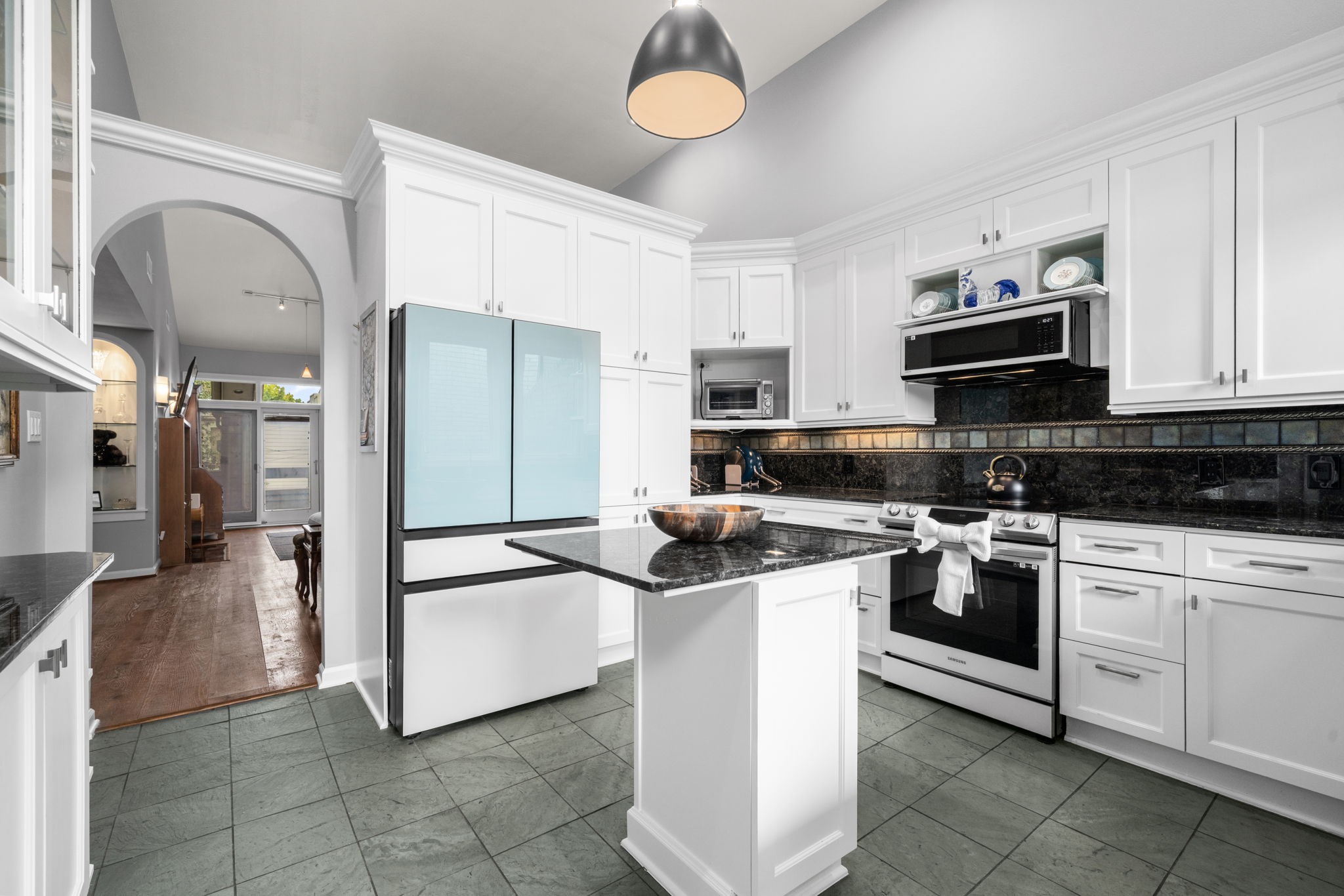 1011 Barkdull Street Houston, TX 77006 - Photo 40 of 40 The flow of this floorplan is designed for entertaining. With the proximity to area museums and restaurants, prepare of many guests.