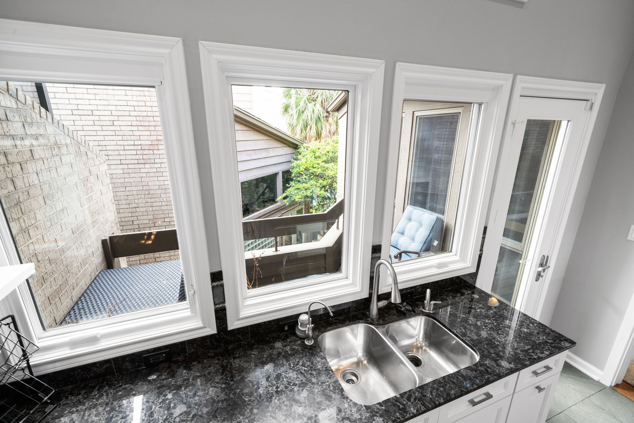 1011 Barkdull Street Houston, TX 77006 - Photo 27 of 40 This kitchen sink not only has an instant hot water tap, RO and a glass washer, it also has a great view of the common area and pool. Morning coffee on this patio, listening to the fountain, is so relaxing.