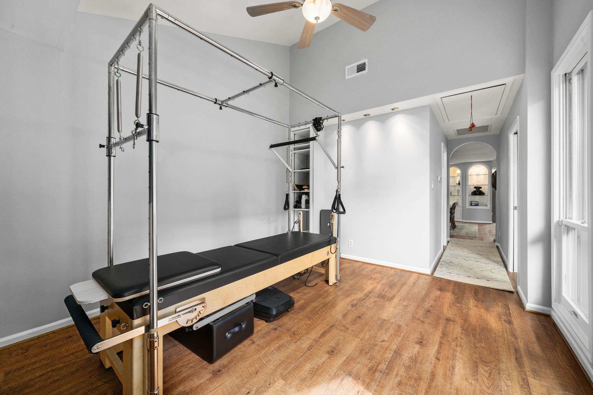 1011 Barkdull Street Houston, TX 77006 - Photo 29 of 40 This guest bedroom upstairs could be a workout room or office