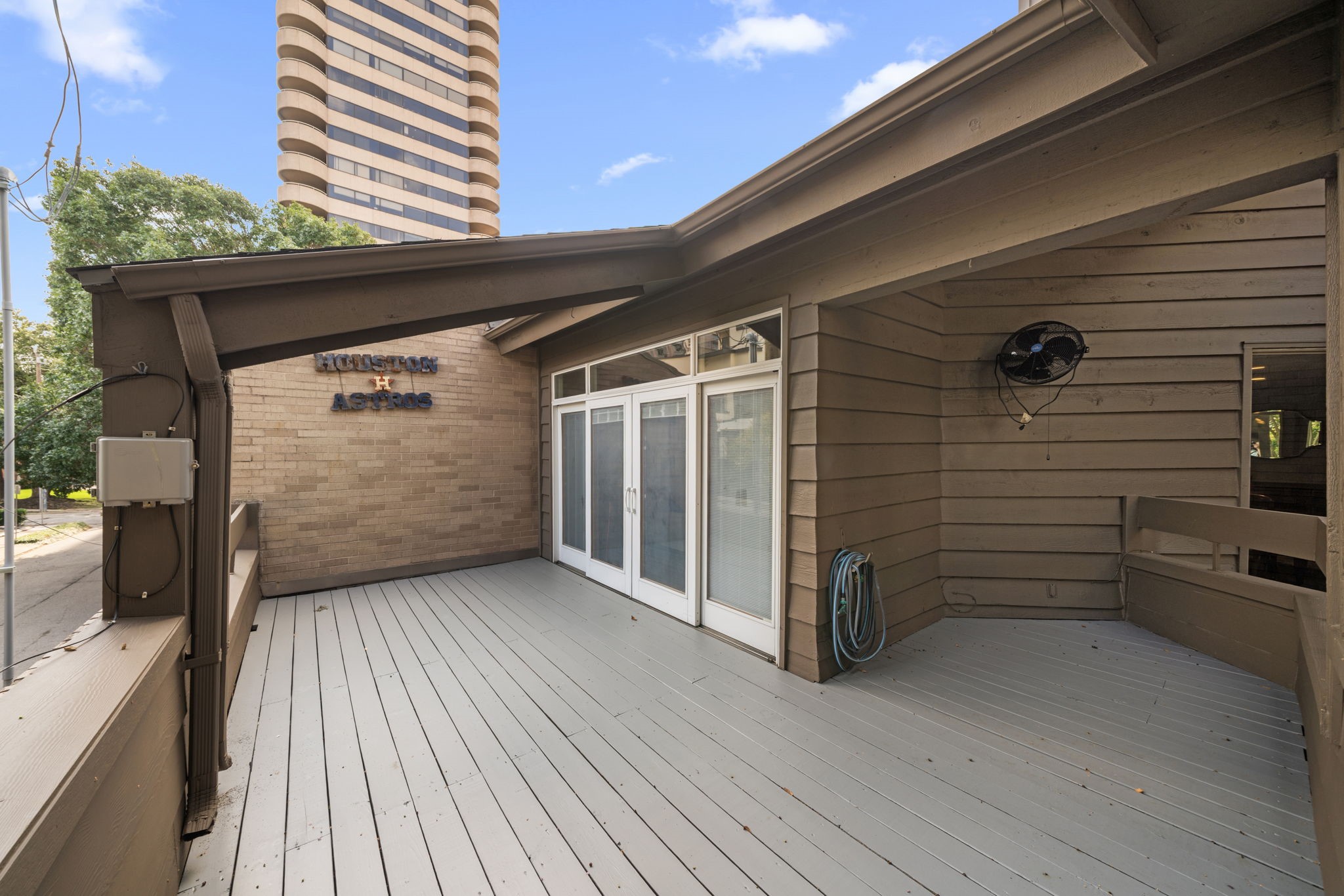 1011 Barkdull Street Houston, TX 77006 - Photo 32 of 40 Second floor balcony off the living area is an extension of your living space.