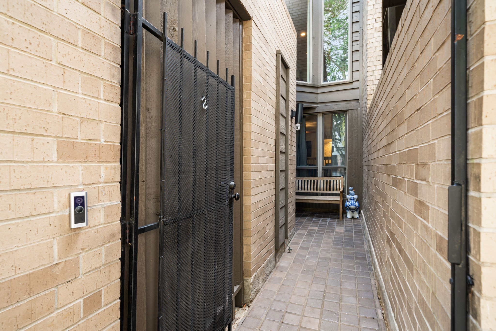 1011 Barkdull Street Houston, TX 77006 - Photo 4 of 40 Gated entry to your private front courtyard, leads to the front door.