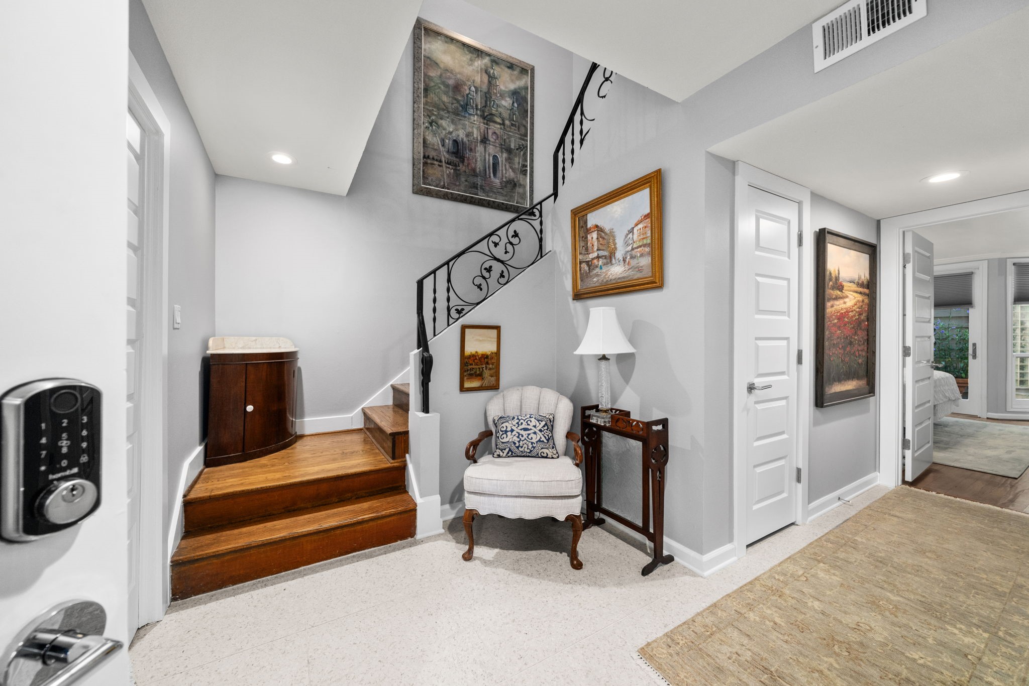 1011 Barkdull Street Houston, TX 77006 - Photo 7 of 40 Entryway leads to the primary bedroom straight ahead, or take your guests upstairs to the living/kitchen area.