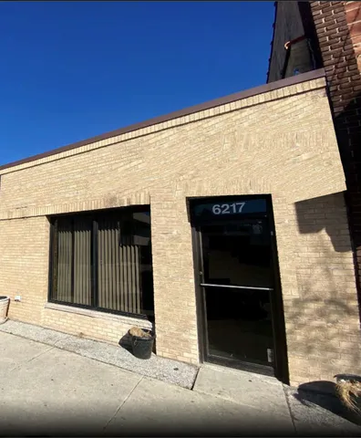 $1,200 | 6217 North Milwaukee Avenue, Unit 2F, Chicago, IL 60646