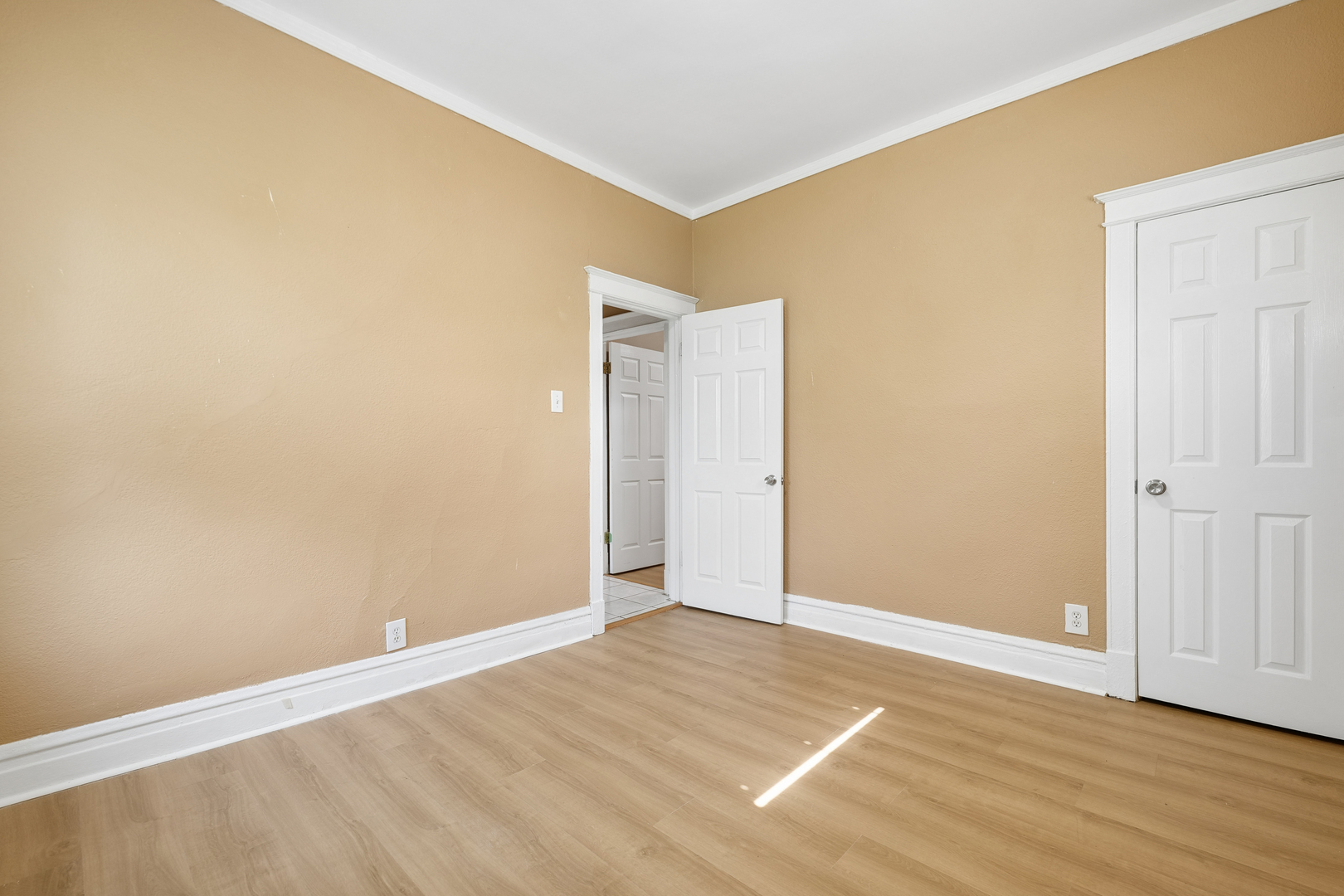 7545 South Ridgeland Avenue Chicago, IL 60649 - Photo 17 of 25